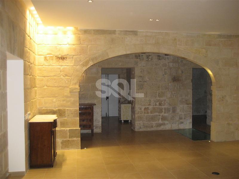 House of Character in Iklin To Rent