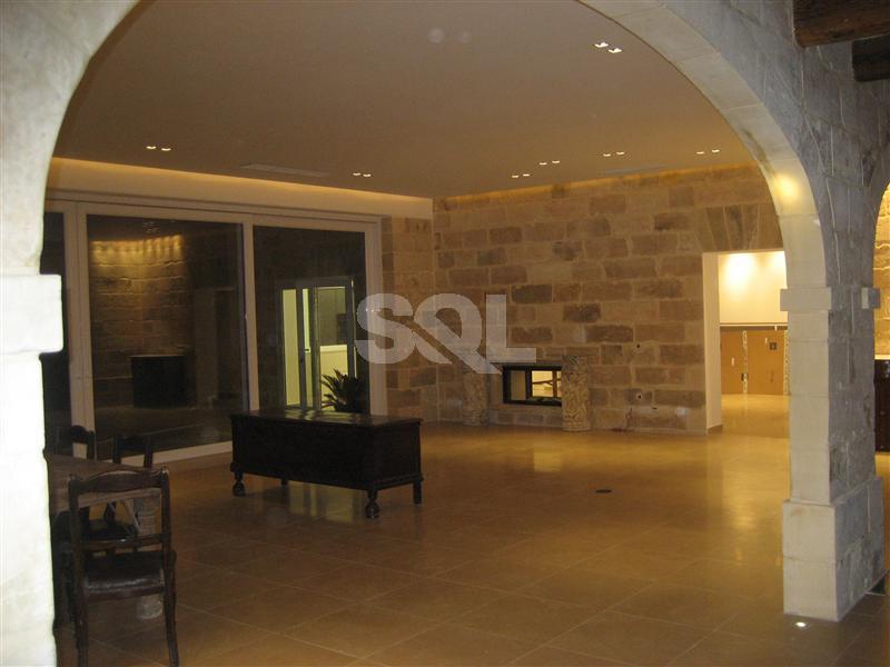 House of Character in Iklin To Rent