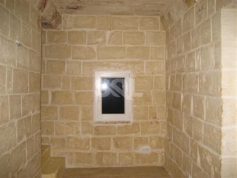 House of Character in Iklin To Rent