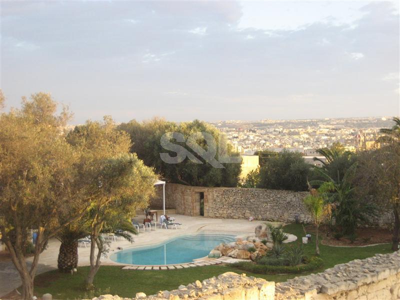 House of Character in Iklin To Rent