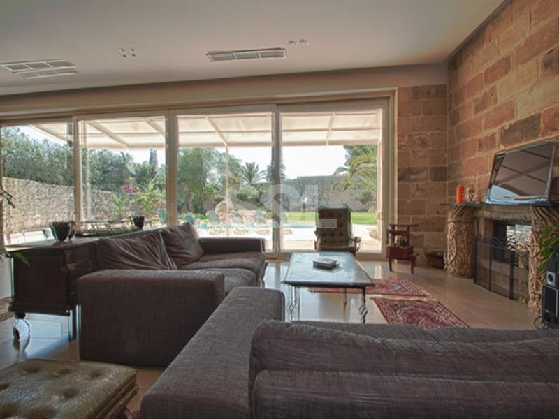 House of Character in Iklin To Rent