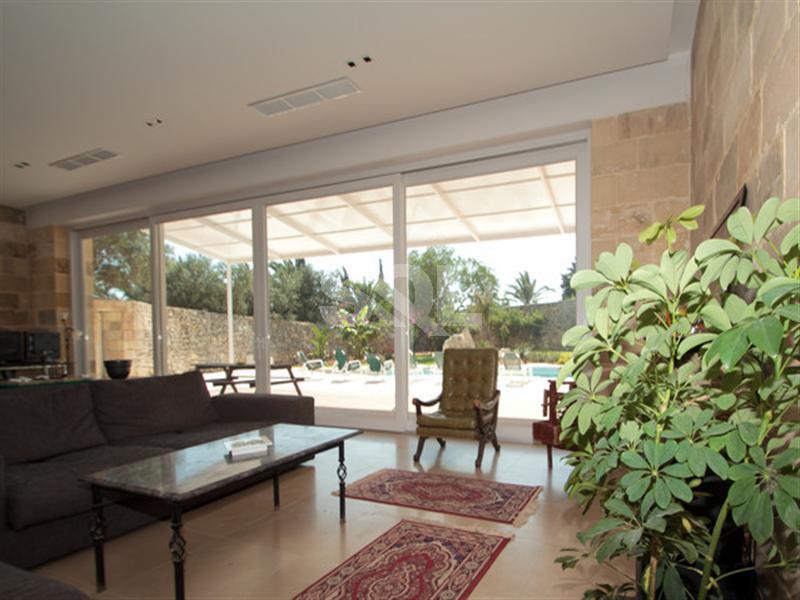 House of Character in Iklin To Rent