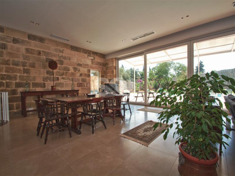 House of Character in Iklin To Rent