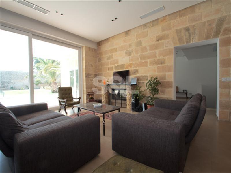 House of Character in Iklin To Rent