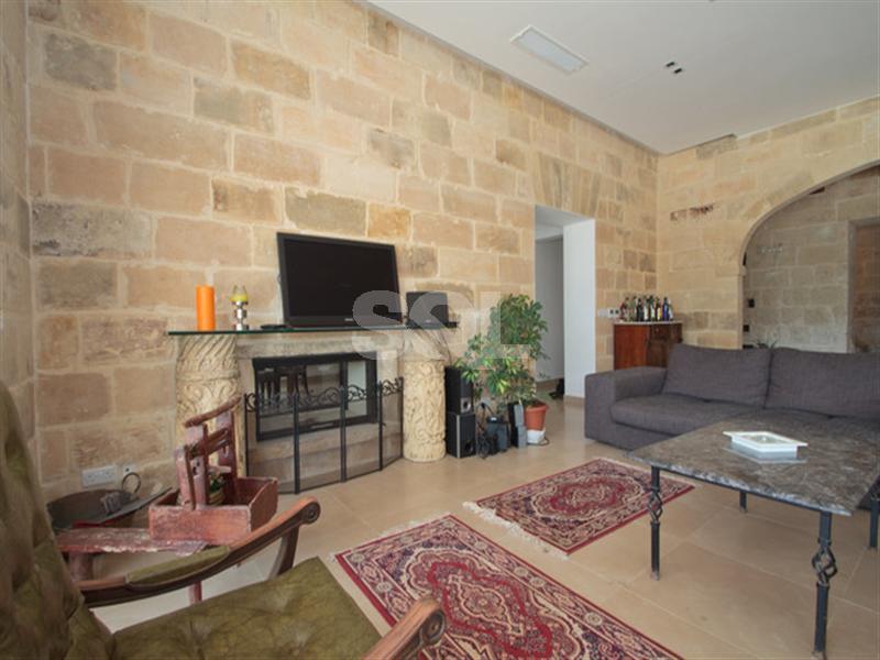 House of Character in Iklin To Rent