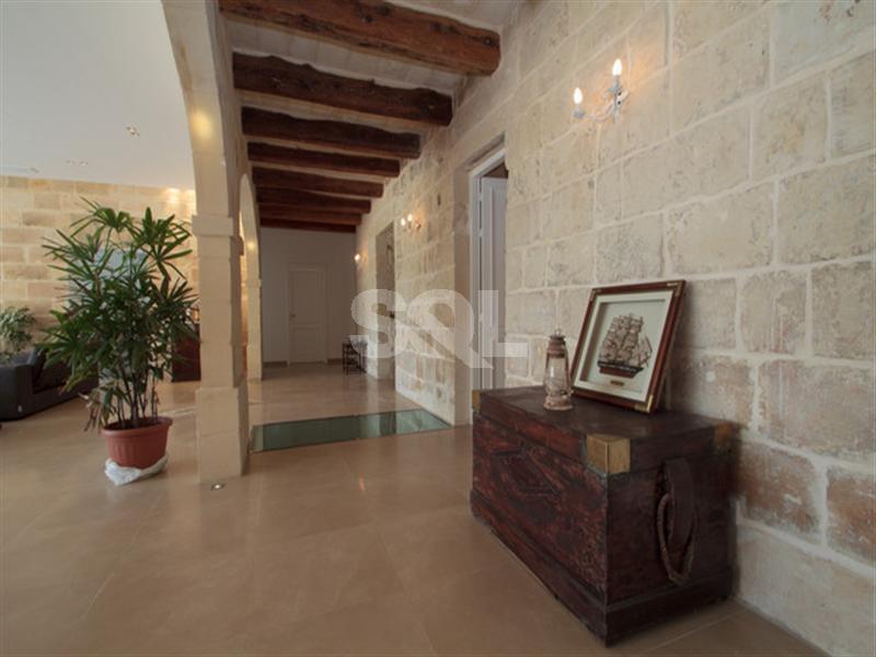 House of Character in Iklin To Rent