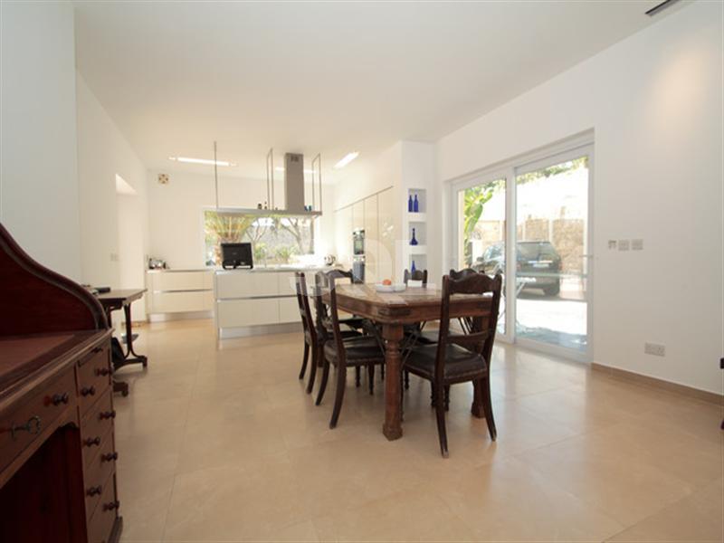 House of Character in Iklin To Rent