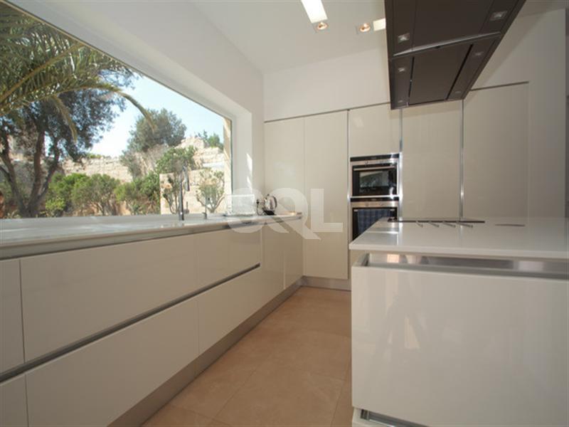 House of Character in Iklin To Rent