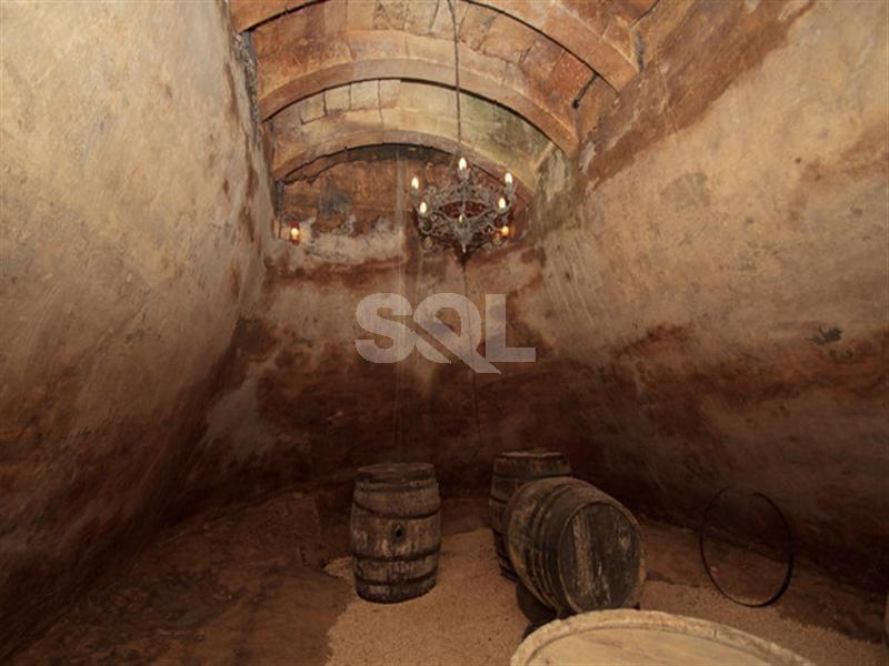 House of Character in Iklin To Rent