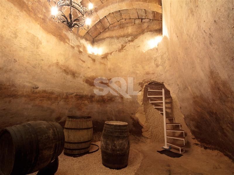 House of Character in Iklin To Rent