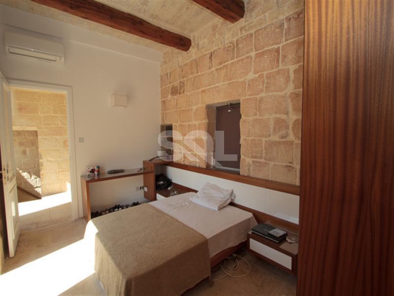 House of Character in Iklin To Rent