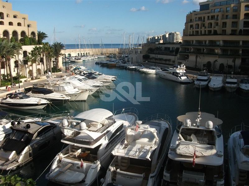 Apartment in Portomaso To Rent