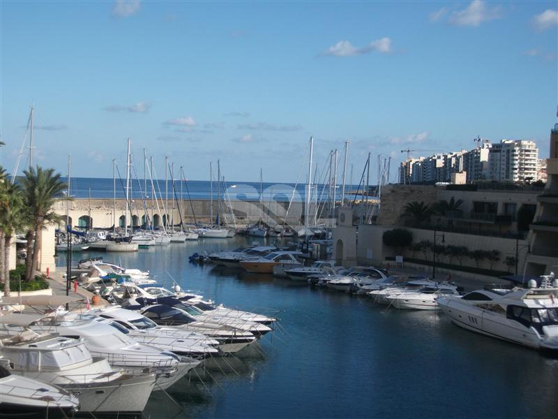 Apartment in Portomaso To Rent