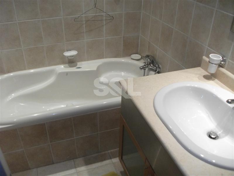 Apartment in Portomaso To Rent