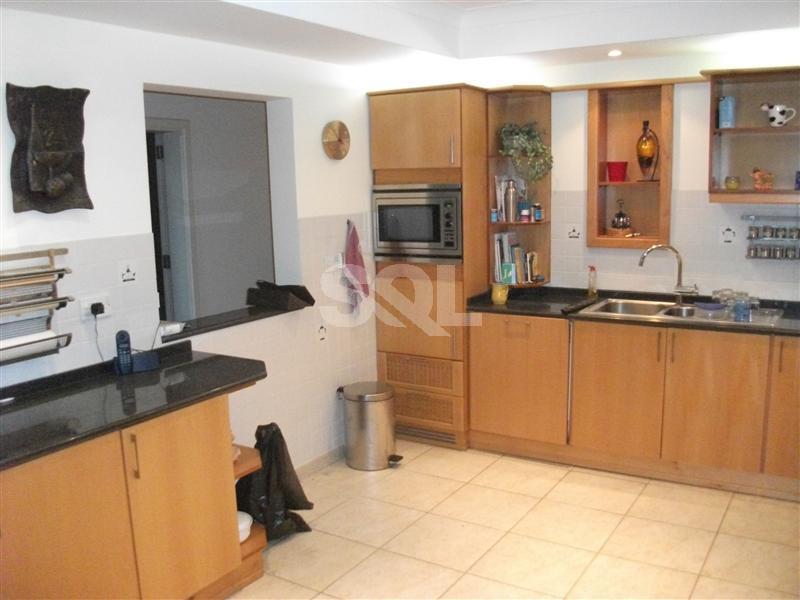 Apartment in Portomaso To Rent
