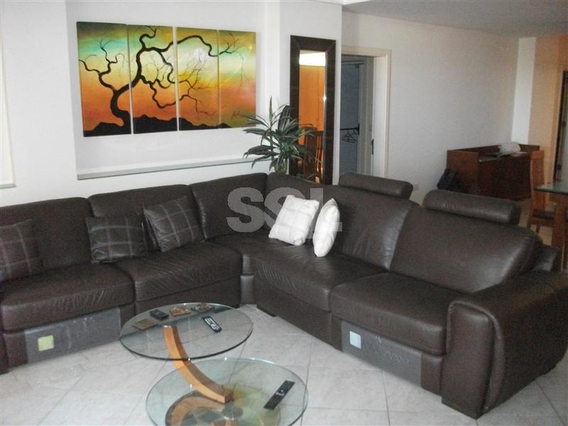Apartment in Portomaso To Rent