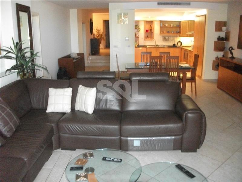 Apartment in Portomaso To Rent