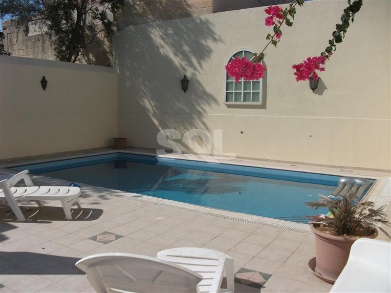 Semi-Detached Villa in Swieqi To Rent