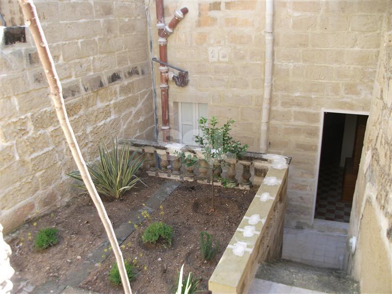 Townhouse in Sliema To Rent