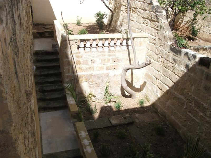 Townhouse in Sliema To Rent