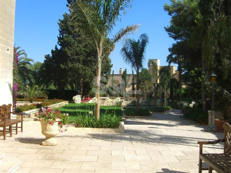 Detached Villa in Iklin For Sale