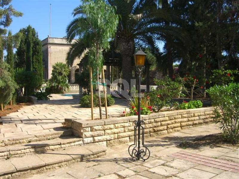 Detached Villa in Iklin For Sale