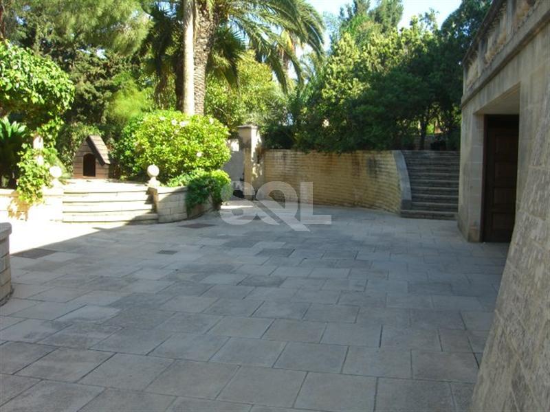 Detached Villa in Iklin For Sale