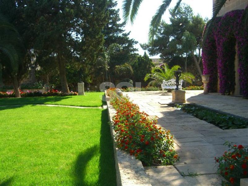 Detached Villa in Iklin For Sale