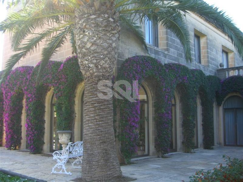 Detached Villa in Iklin For Sale