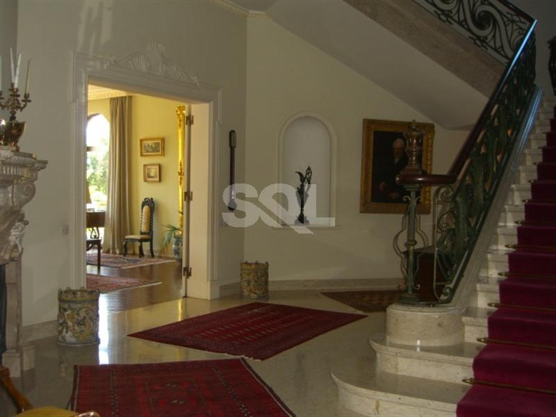 Detached Villa in Iklin For Sale