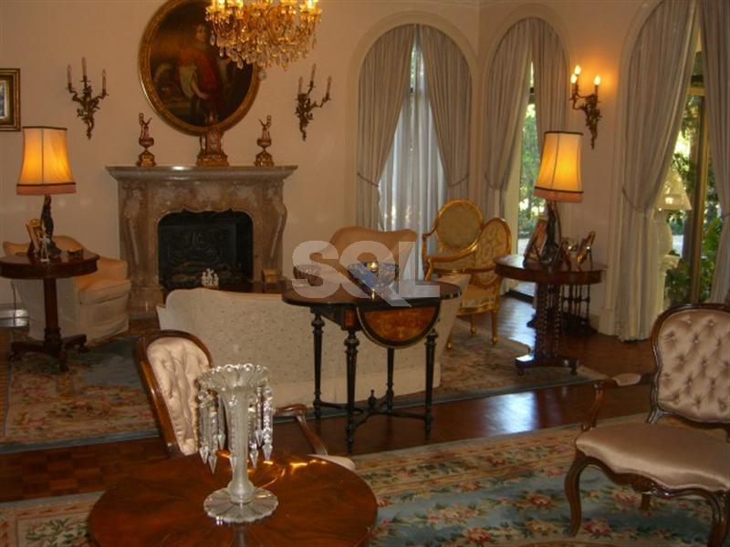 Detached Villa in Iklin For Sale