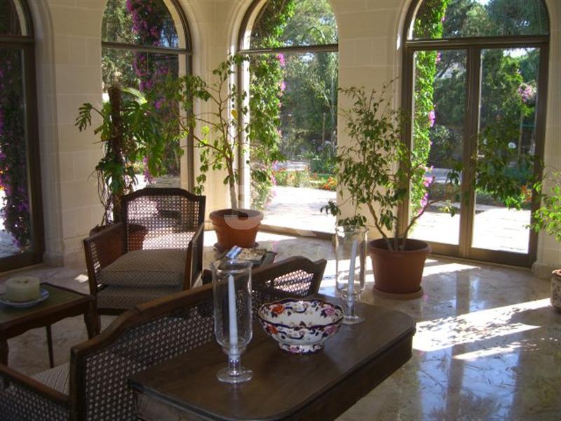 Detached Villa in Iklin For Sale