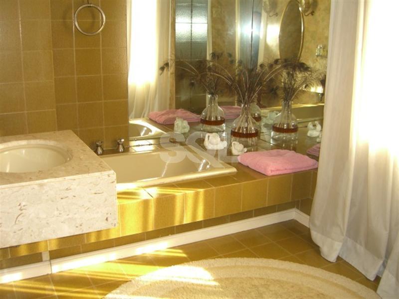 Detached Villa in Iklin For Sale