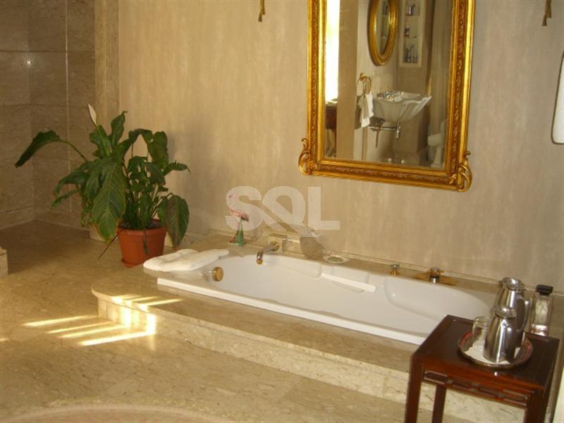 Detached Villa in Iklin For Sale