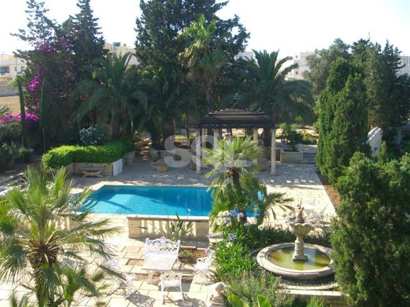 Detached Villa in Iklin For Sale