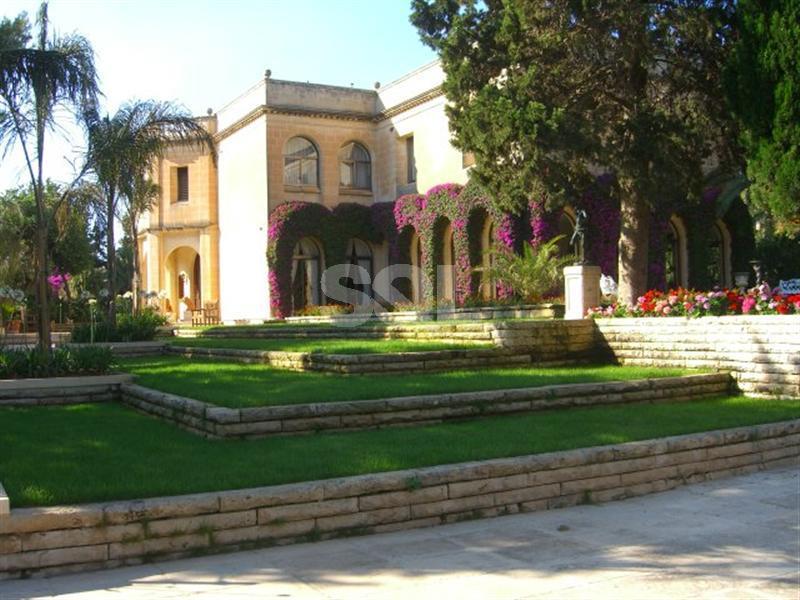 Detached Villa in Iklin For Sale