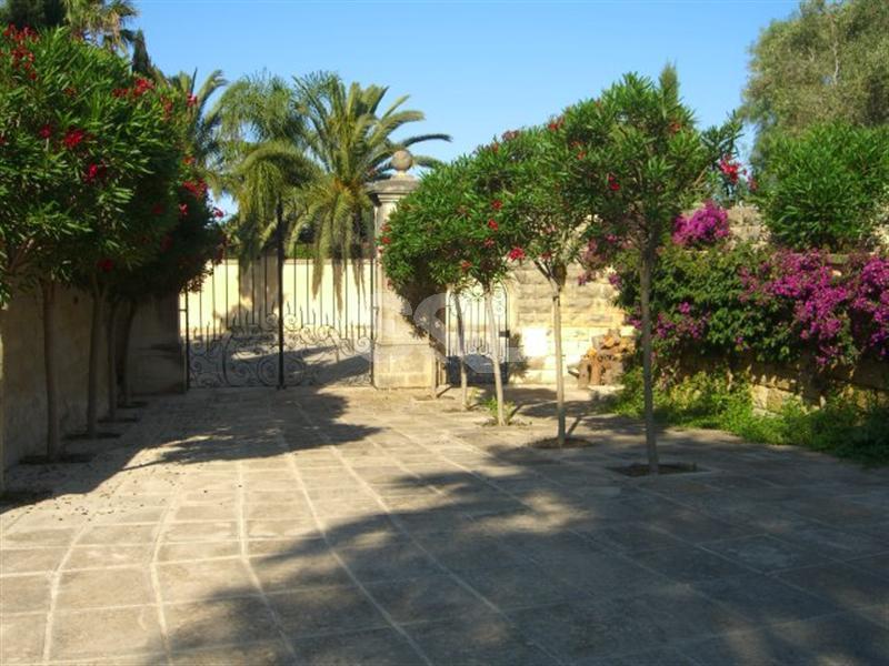 Detached Villa in Iklin For Sale