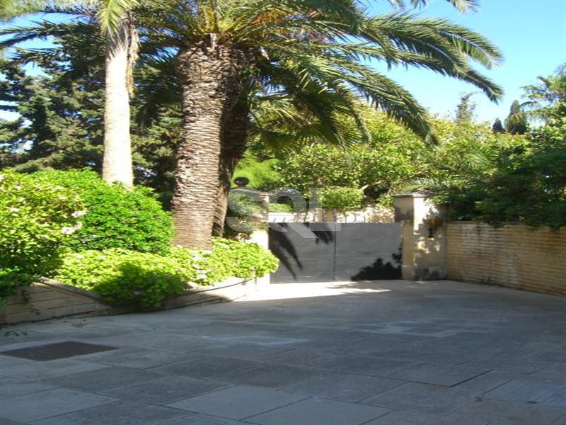 Detached Villa in Iklin For Sale