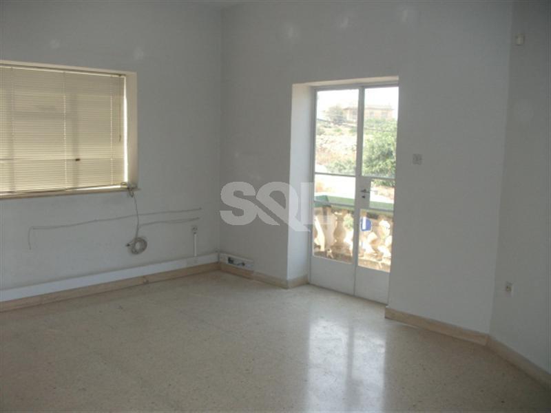 Retail/Catering in Ta' Xbiex To Rent