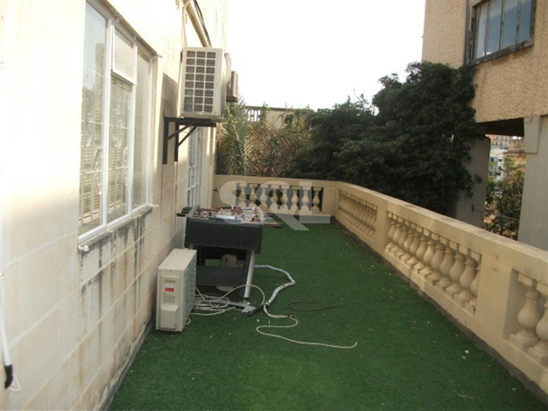 Retail/Catering in Ta' Xbiex To Rent