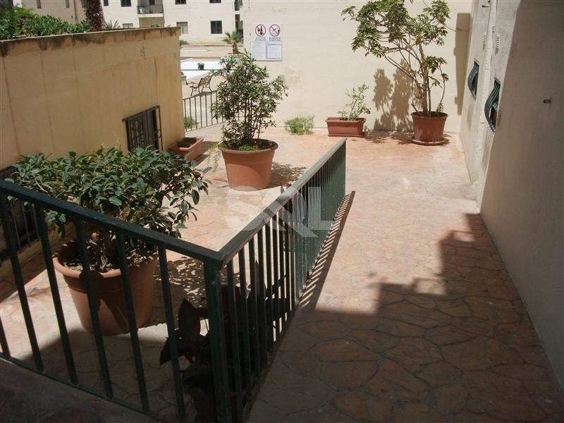 Apartment in Bugibba To Rent