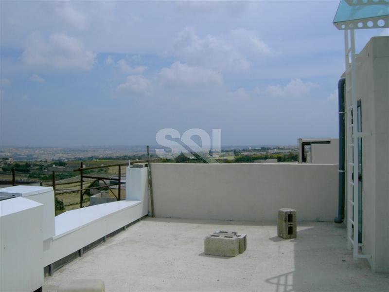 Retail/Catering in Zebbug To Rent