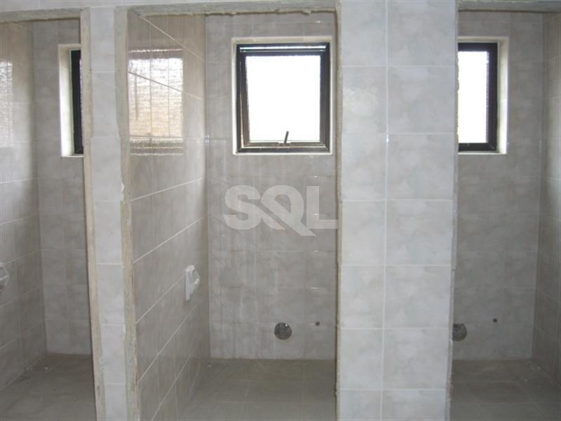 Retail/Catering in Pieta To Rent