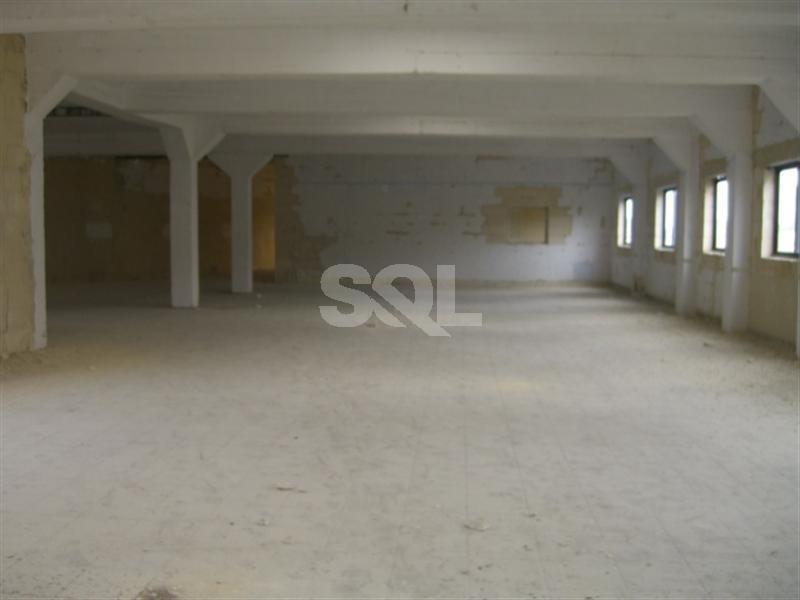 Retail/Catering in Pieta To Rent