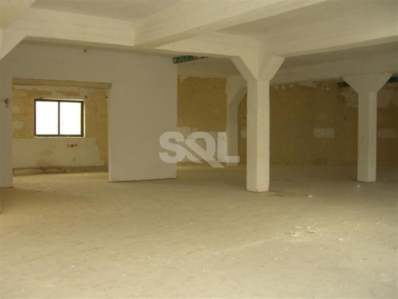 Retail/Catering in Pieta To Rent