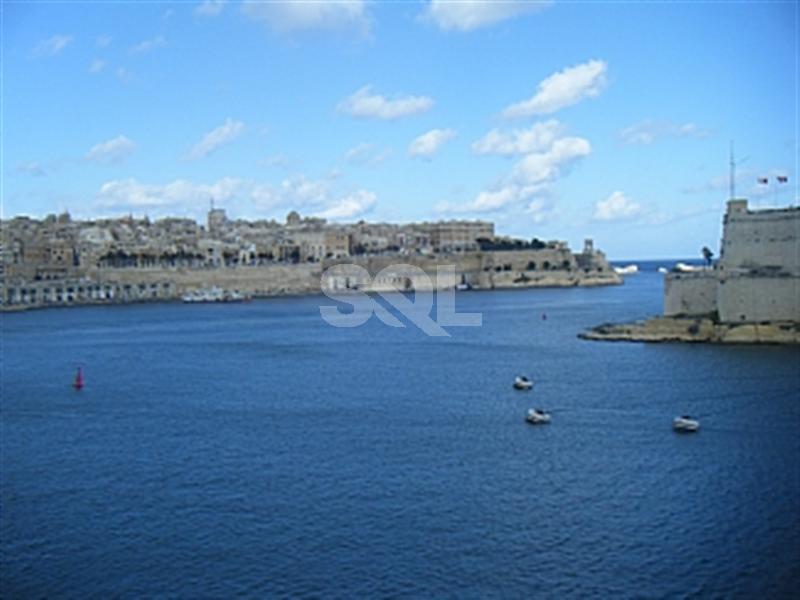 Apartment in Senglea (Isla) To Rent