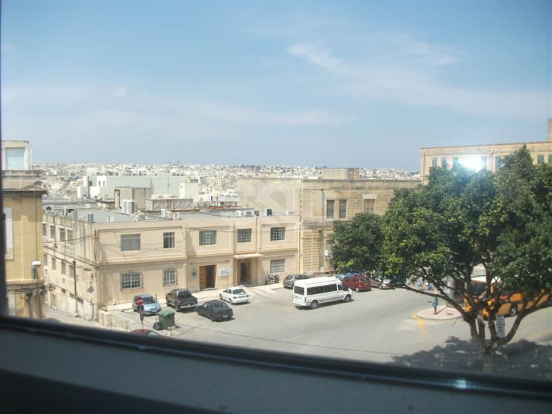 Office in Guardamangia To Rent