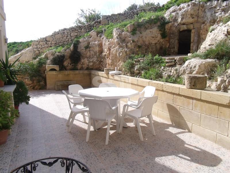 Ground Floor Maisonette in Mizieb To Rent