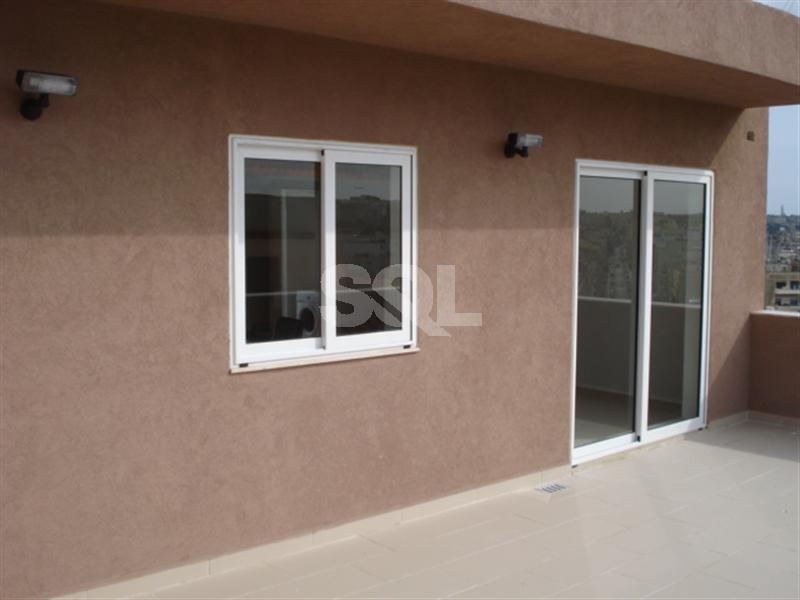 Duplex Penthouse in Gzira To Rent