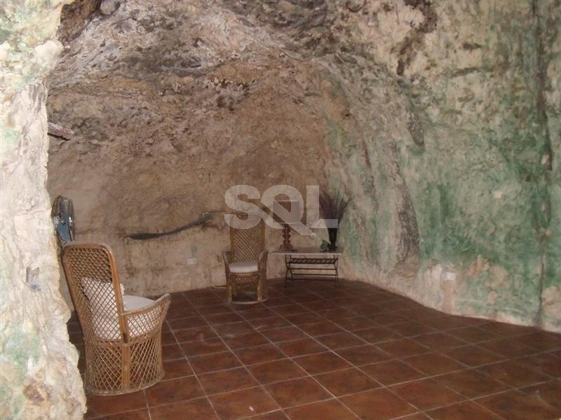 Farmhouse in St. Paul's Bay To Rent